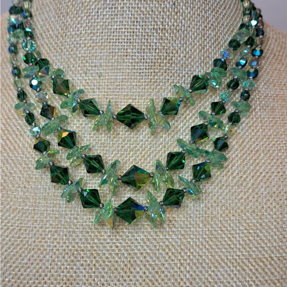 Elegant Crystal Green Beaded Necklace - Picture 3 of 5
